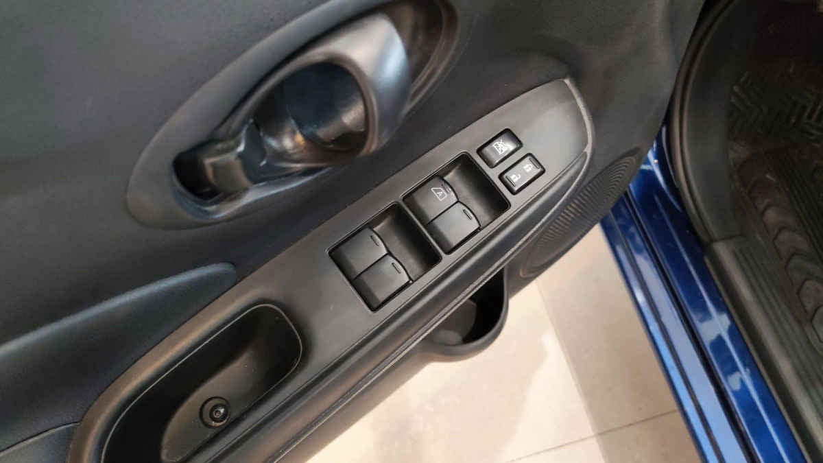 2024 Nissan V-Drive 4p L4/1.6 Man Audio