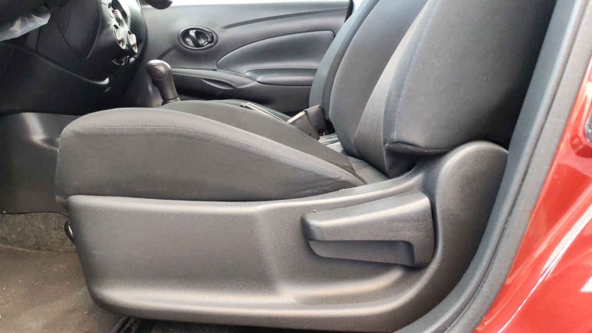 2024 Nissan V-Drive 4p L4/1.6 Man Audio