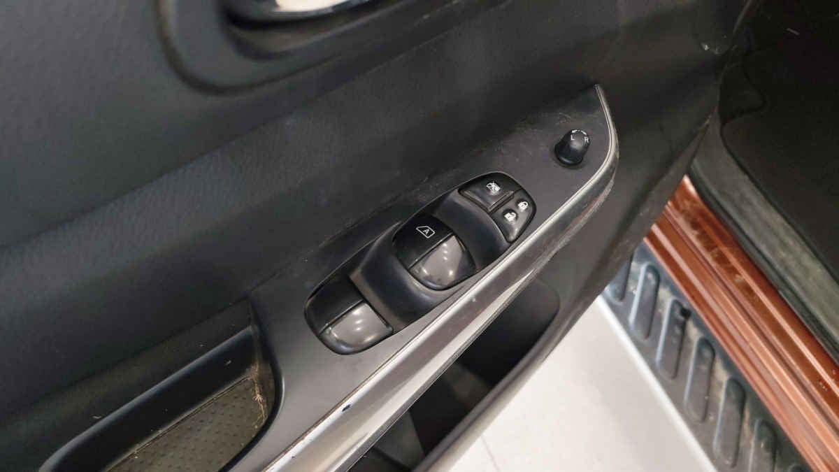 2023 Nissan Frontier 4p LE L4/2.5 Aut