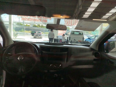 2018 Nissan Chasis Cabina NP300 2p L4/2.4 Man A/C