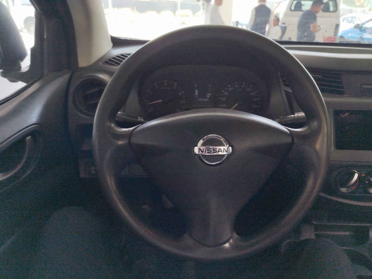 2018 Nissan Chasis Cabina NP300 2p L4/2.4 Man A/C