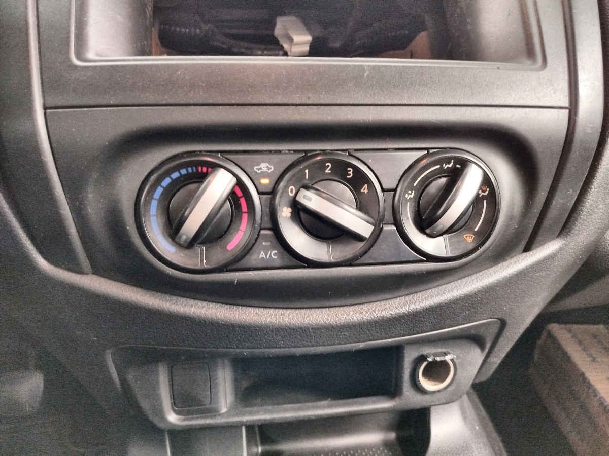 2018 Nissan Chasis Cabina NP300 2p L4/2.4 Man A/C