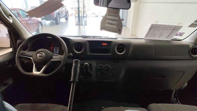 2024 Nissan Urvan 4p Amplia L4/2.5 Man Ventanas