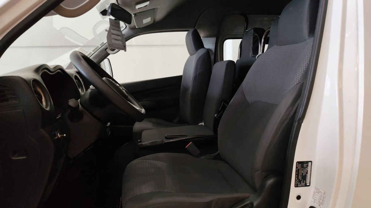 2024 Nissan Urvan 4p Amplia L4/2.5 Man Ventanas