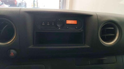 2024 Nissan Urvan 4p Amplia L4/2.5 Man Ventanas