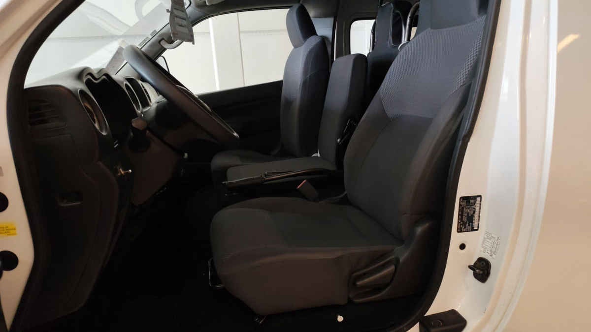 2024 Nissan Urvan 4p Amplia L4/2.5 Man Ventanas