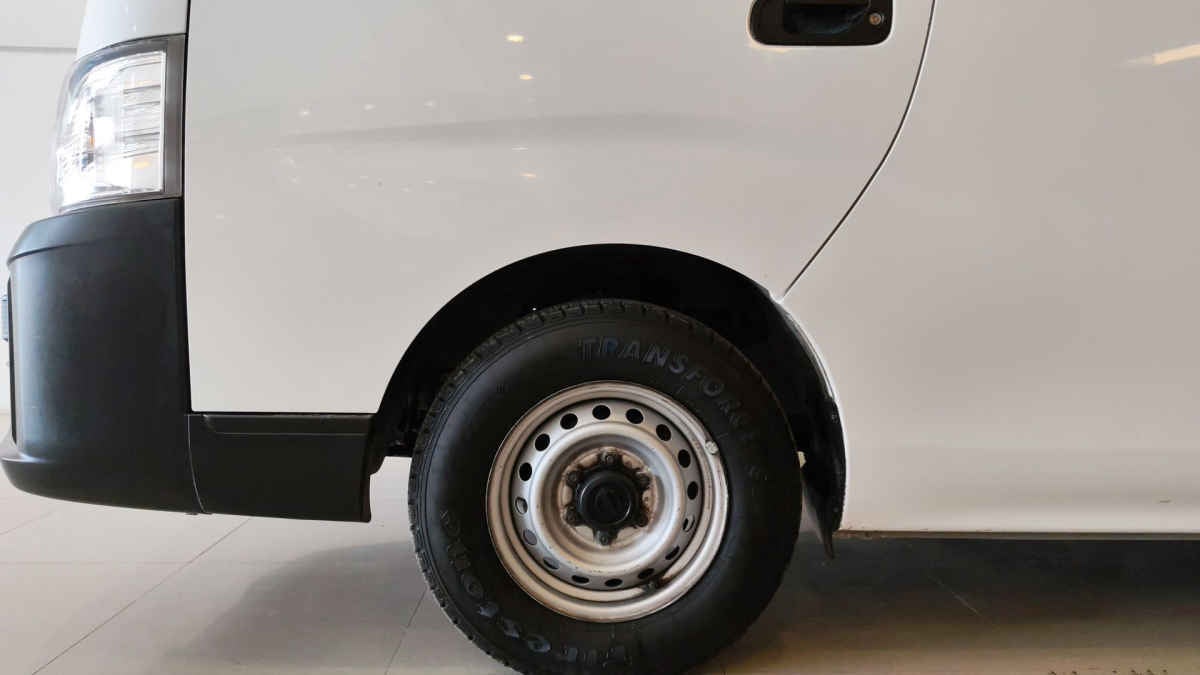 2024 Nissan Urvan 4p Amplia L4/2.5 Man Ventanas
