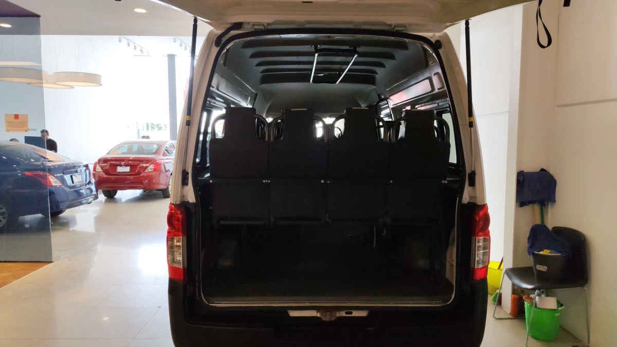 2024 Nissan Urvan 4p Amplia L4/2.5 Man Ventanas