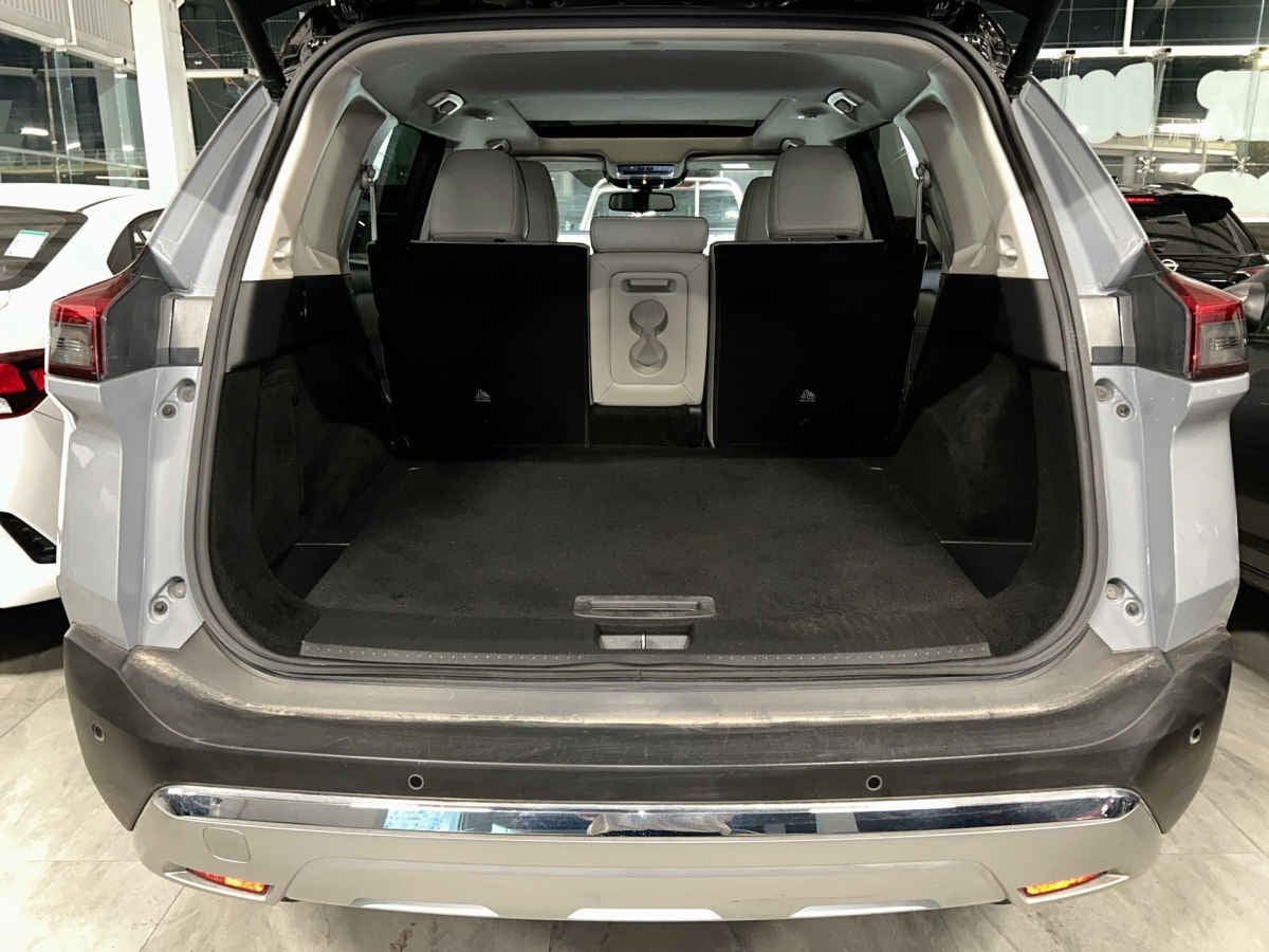2024 Nissan X-Trail 5p Platinum Plus 2 Row L4/2.5 Aut
