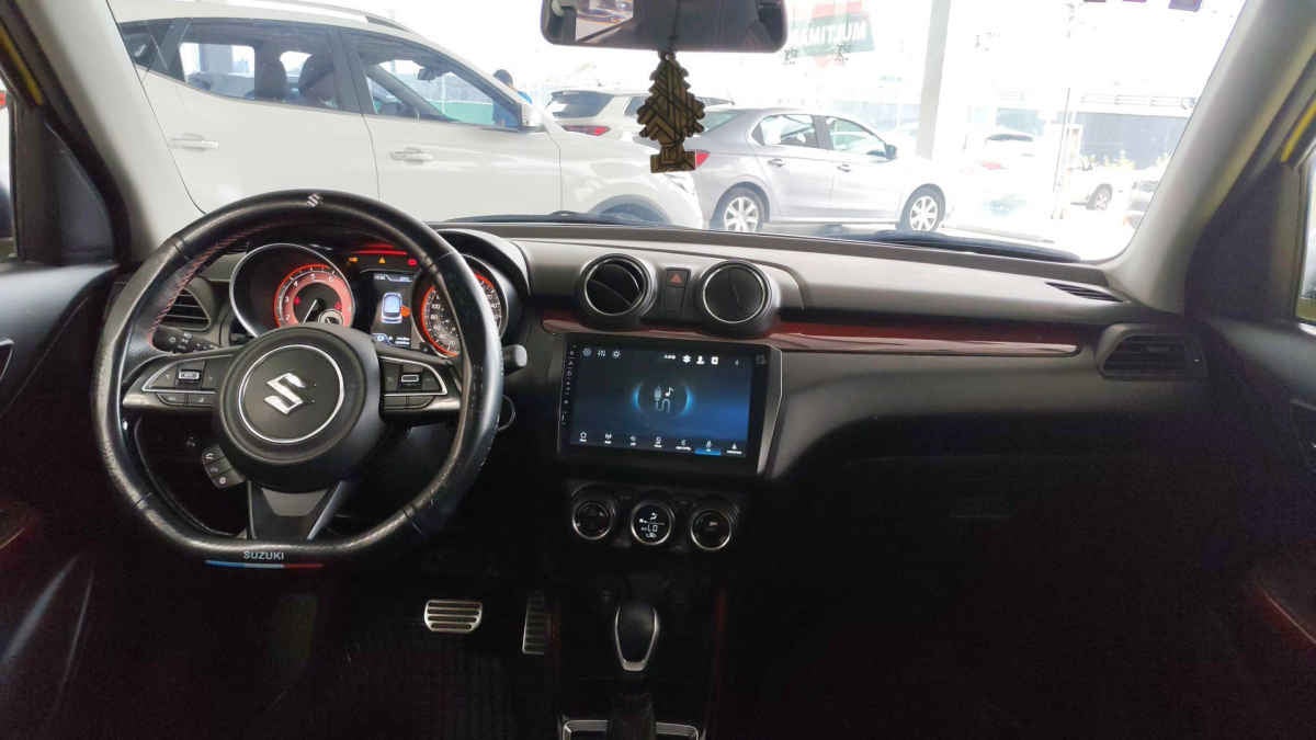 2024 Suzuki Swift 5p GLX L4/1.4 Aut