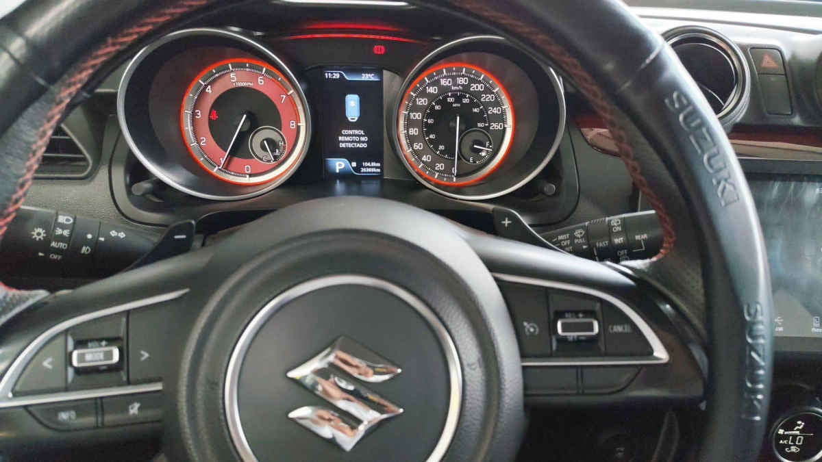 2024 Suzuki Swift 5p GLX L4/1.4 Aut