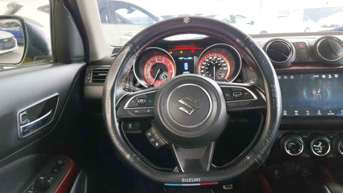 2024 Suzuki Swift 5p GLX L4/1.4 Aut