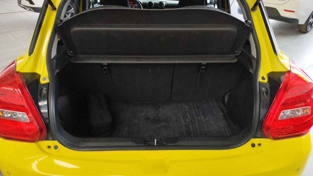 2024 Suzuki Swift 5p GLX L4/1.4 Aut