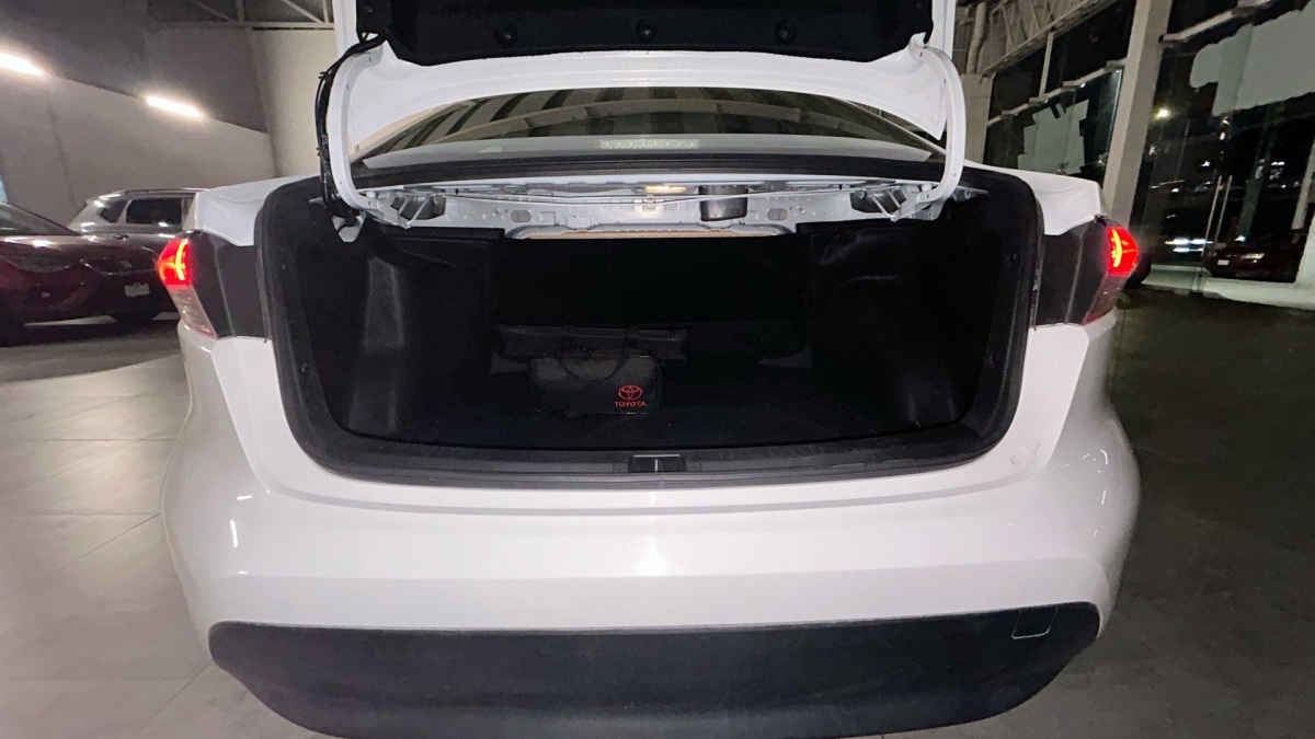 2023 Toyota Corolla 4p LE HEV L4/1.8 Aut