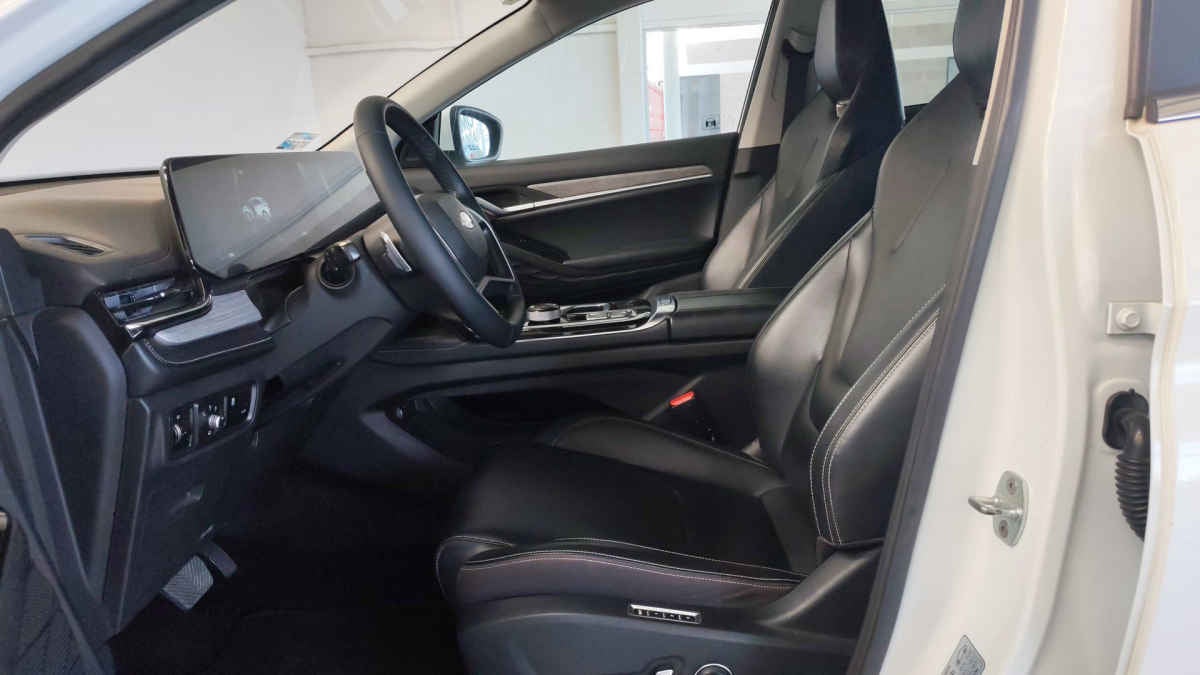 2023 JAC SEI 6 5p Pro Limited L4/1.5/T Aut