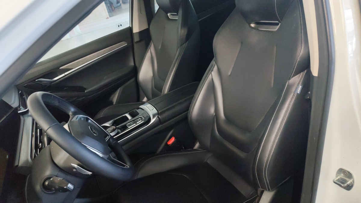 2023 JAC SEI 6 5p Pro Limited L4/1.5/T Aut