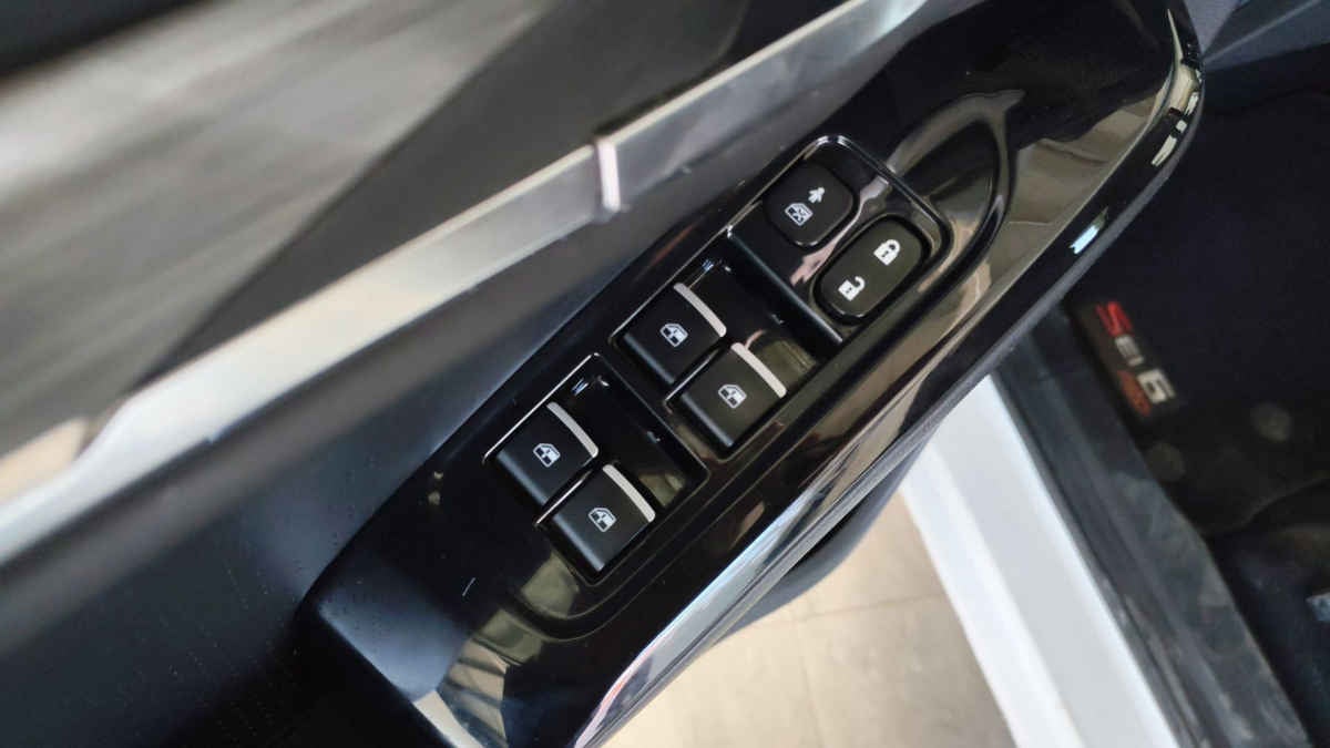 2023 JAC SEI 6 5p Pro Limited L4/1.5/T Aut