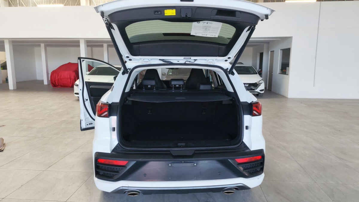 2023 JAC SEI 6 5p Pro Limited L4/1.5/T Aut