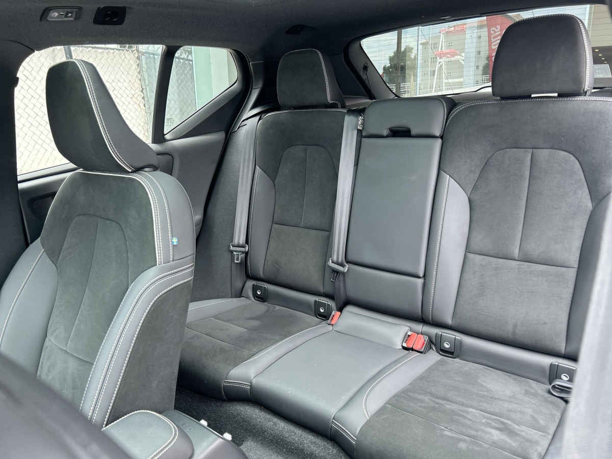 2023 Volvo XC40 5p Plus B4 L4/2.0/T Aut MHEV